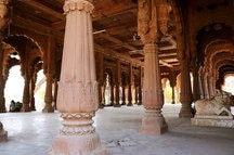 Exquisite chhatris at Indore Exquisite chhatris at Indore