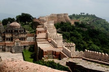 Wall of Fort Kumbhalgarh Wall of Fort Kumbhalgarh