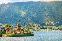 Pura Ulun Danu Bratan Temple, Bali Pura Ulun Danu Bratan Temple, Bali