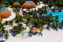 Aerial View of the pool at the Holiday Inn Resort Kandooma Aerial View of the pool at the Holiday Inn Resort Kandooma