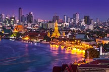 Wat Arun Temple along the Chao Phraya River Wat Arun Temple along the Chao Phraya River