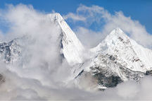 The Spectacular View of Mt. Everest The Spectacular View of Mt. Everest
