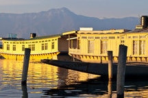 HouseBoat HouseBoat